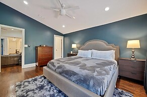 Wicker Park 6bd/4ba, Steps from CTA, Parking Incl by AllSet Turnover