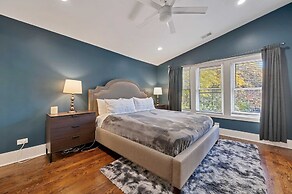 Wicker Park 6bd/4ba, Steps from CTA, Parking Incl by AllSet Turnover