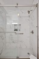 Wicker Park 6bd/4ba, Steps from CTA, Parking Incl by AllSet Turnover