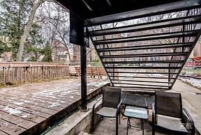 Wicker Park 6bd/4ba, Steps from CTA, Parking Incl by AllSet Turnover