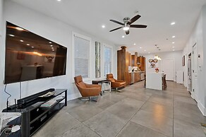 Wicker Park 6bd/4ba, Steps from CTA, Parking Incl by AllSet Turnover