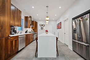 Wicker Park 6bd/4ba, Steps from CTA, Parking Incl by AllSet Turnover