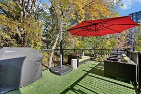 Wicker Park 6bd/4ba, Steps from CTA, Parking Incl by AllSet Turnover