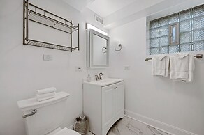 Wicker Park 6bd/4ba, Steps from CTA, Parking Incl by AllSet Turnover