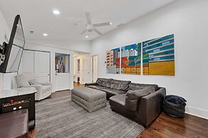 Wicker Park 6bd/4ba, Steps from CTA, Parking Incl by AllSet Turnover