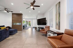 Wicker Park 4bd/3ba, Steps from CTA, Parking Incl by AllSet Turnover