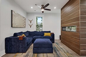 Wicker Park 4bd/3ba, Steps from CTA, Parking Incl by AllSet Turnover