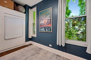 Wicker Park 4bd/3ba, Steps from CTA, Parking Incl by AllSet Turnover