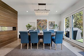 Wicker Park 4bd/3ba, Steps from CTA, Parking Incl by AllSet Turnover