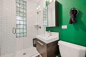 Wicker Park 4bd/3ba, Steps from CTA, Parking Incl by AllSet Turnover