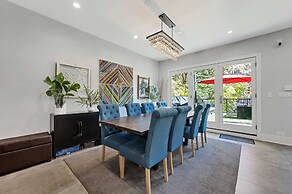 Wicker Park 4bd/3ba, Steps from CTA, Parking Incl by AllSet Turnover