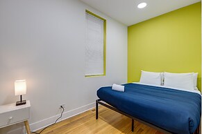 Artsy Chicago Abode: Steps to Shops & Restaurants by AllSet Turnover