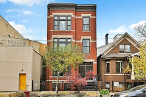 Lively Wicker Park 2BR, Steps to Damen Blue Line by AllSet Turnover