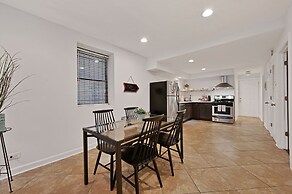 Lively Wicker Park 2BR, Steps to Damen Blue Line by AllSet Turnover