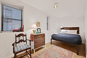 Lively Wicker Park 2BR, Steps to Damen Blue Line by AllSet Turnover