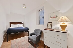 Lively Wicker Park 2BR, Steps to Damen Blue Line by AllSet Turnover