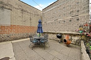 Lively Wicker Park 2BR, Steps to Damen Blue Line by AllSet Turnover