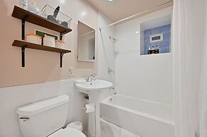 Lively Wicker Park 2BR, Steps to Damen Blue Line by AllSet Turnover