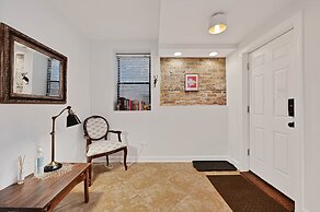 Lively Wicker Park 2BR, Steps to Damen Blue Line by AllSet Turnover