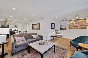 Lively Wicker Park 2BR, Steps to Damen Blue Line by AllSet Turnover
