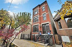 Lively Wicker Park 2BR, Steps to Damen Blue Line by AllSet Turnover