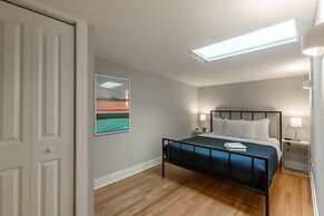 Massive Old Town home steps to Wells St & Beach by AllSet Turnover