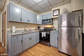 Newly Renovated Studio in the Heart of Pilsen by AllSet Turnover