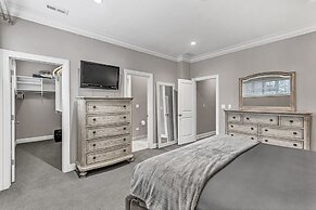 Elegantly Designed, Just Steps from Wrigley Field by AllSet Turnover