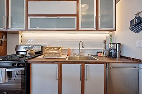 Bright & Spacious West Town Loft by AllSet Turnover