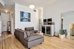 Bright & Spacious West Town Loft by AllSet Turnover