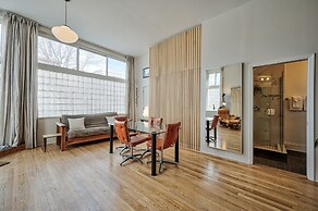 Bright & Spacious West Town Loft by AllSet Turnover