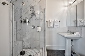 Bright & Spacious West Town Loft by AllSet Turnover