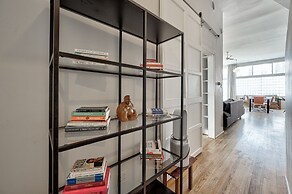 Bright & Spacious West Town Loft by AllSet Turnover