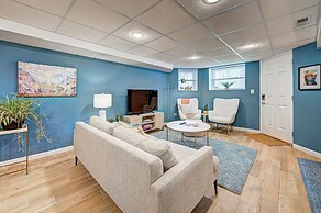 Centrally Located Swedish Design Andersonville 2bd by AllSet Turnover