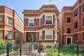 Centrally Located Swedish Design Andersonville 2bd by AllSet Turnover
