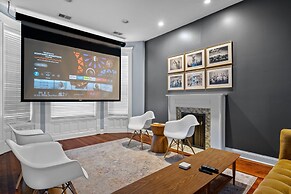 Lincoln Park Mega Space 2 Parking Spaces Sleeps 18 by AllSet Turnover