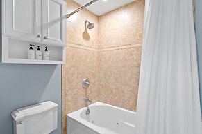 Lincoln Park Mega Space 2 Parking Spaces Sleeps 18 by AllSet Turnover