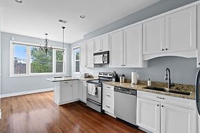 Lincoln Park Mega Space 2 Parking Spaces Sleeps 18 by AllSet Turnover