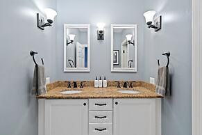 Lincoln Park Mega Space 2 Parking Spaces Sleeps 18 by AllSet Turnover