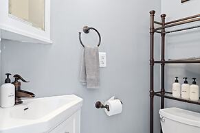 Lincoln Park Mega Space 2 Parking Spaces Sleeps 18 by AllSet Turnover