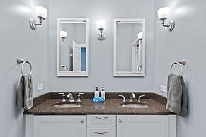 Lincoln Park Mega Space 2 Parking Spaces Sleeps 18 by AllSet Turnover