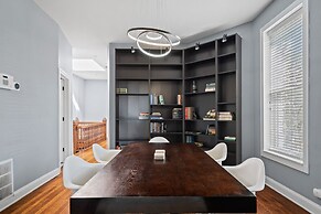 Lincoln Park Mega Space 2 Parking Spaces Sleeps 18 by AllSet Turnover