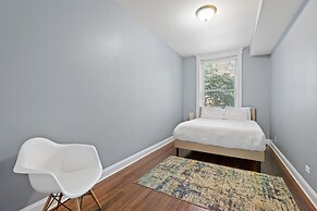 Lincoln Park Mega Space 2 Parking Spaces Sleeps 18 by AllSet Turnover