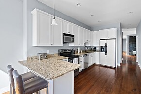 Lincoln Park Mega Space 2 Parking Spaces Sleeps 18 by AllSet Turnover