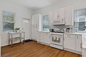 Newly Updated Vintage 6 Bedroom Single Family Home by AllSet Turnover