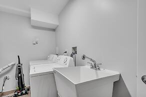 Modern Design 2bd Garden Condo Near United Center by AllSet Turnover