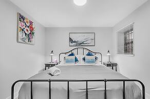 Modern Design 2bd Garden Condo Near United Center by AllSet Turnover