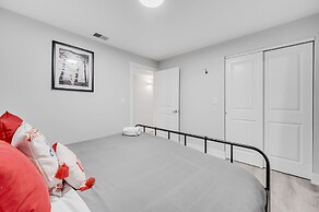 Modern Design 2bd Garden Condo Near United Center by AllSet Turnover