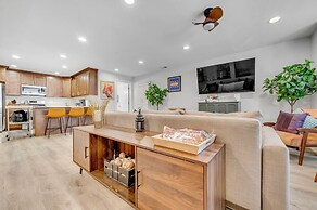 Modern Design 2bd Garden Condo Near United Center by AllSet Turnover