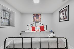 Modern Design 2bd Garden Condo Near United Center by AllSet Turnover